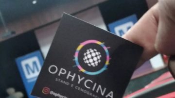 Ophycina stand adesivo